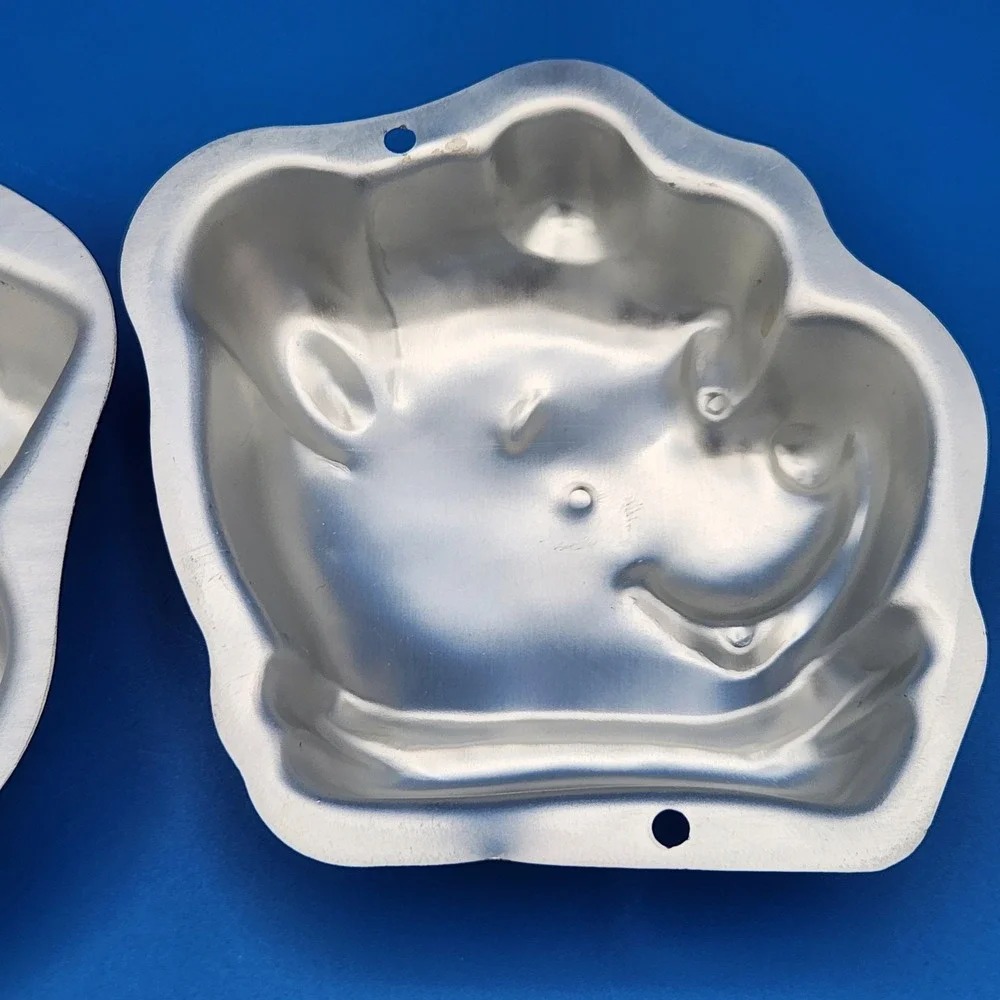 Wilton Set of Small Aluminum Cake Pans Pooh and Dalmation 5